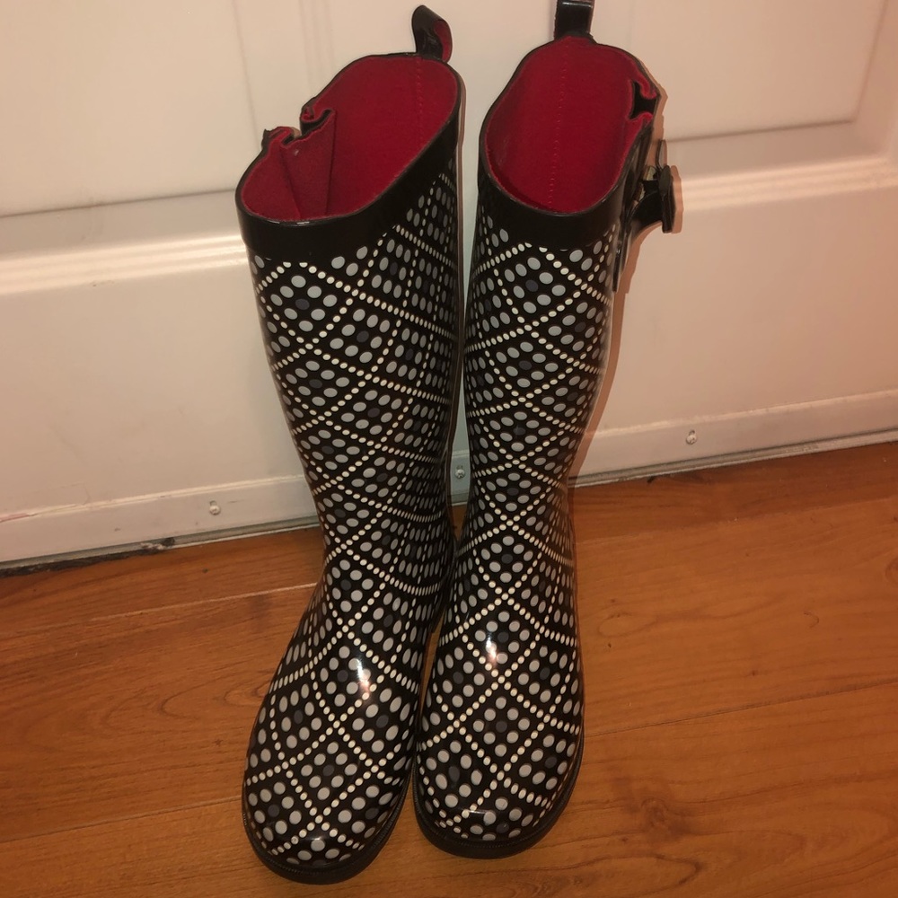 Super cute and stylist rain boots!